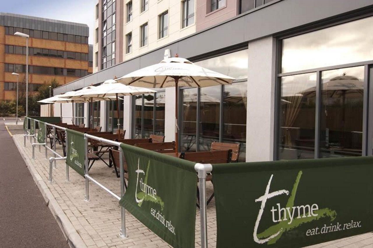 Premier Inn London Gatwick Airport - Manor Royal クローリー エクステリア 写真