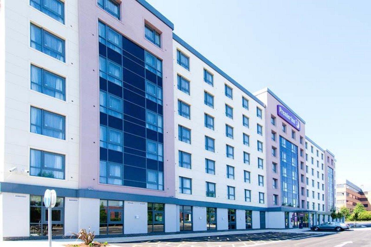 Premier Inn London Gatwick Airport - Manor Royal クローリー エクステリア 写真