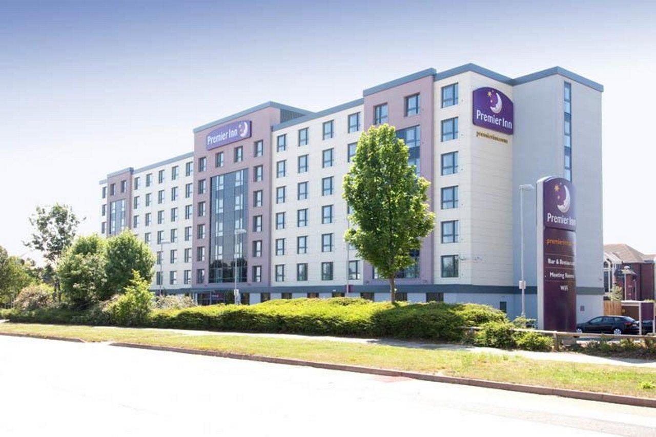 Premier Inn London Gatwick Airport - Manor Royal クローリー エクステリア 写真
