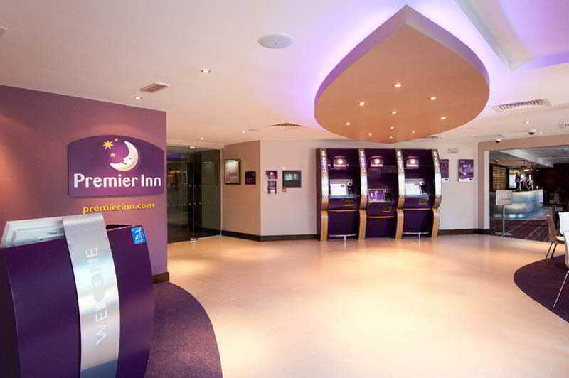 Premier Inn London Gatwick Airport - Manor Royal クローリー エクステリア 写真
