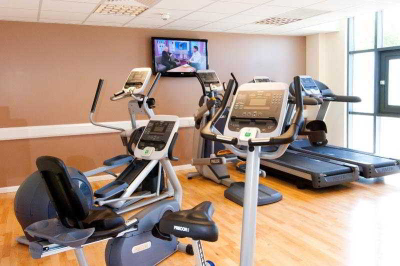 Premier Inn London Gatwick Airport - Manor Royal クローリー エクステリア 写真